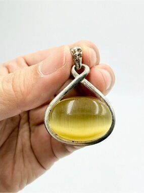 Vintage Yellow Cat’s Eye Stone Pendant Silver Tone